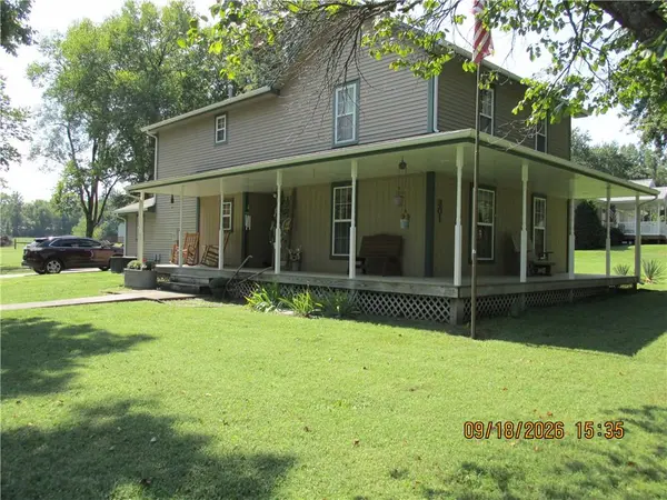 301 Oak ST #W, Greenwood, MO 64034