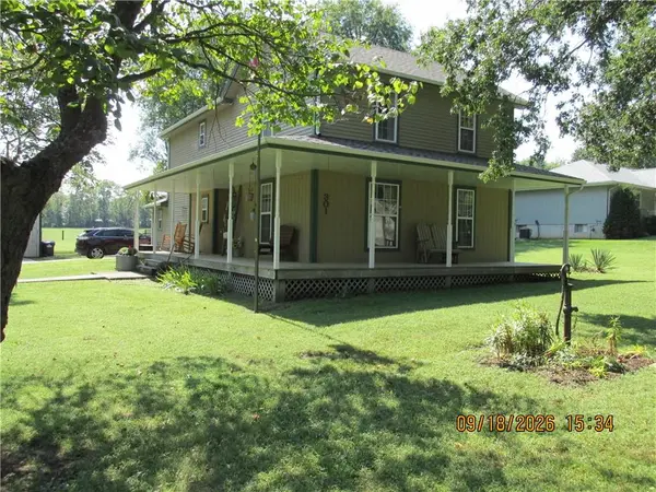 301 Oak ST #W, Greenwood, MO 64034