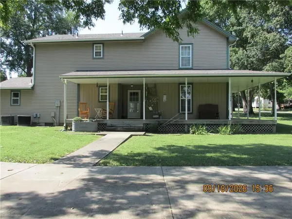 301 Oak ST #W, Greenwood, MO 64034
