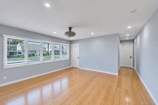165 Wilfred BLVD, Hicksville, NY 11801