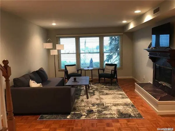 59 Sintsink DR #B, Port Washington, NY 11050
