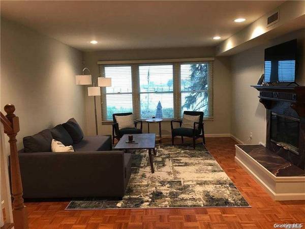 59 Sintsink DR #B, Port Washington, NY 11050