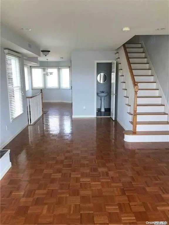 59 Sintsink DR #B, Port Washington, NY 11050