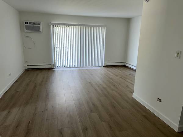 10S472 Echo LN #8, Willowbrook, IL 60527
