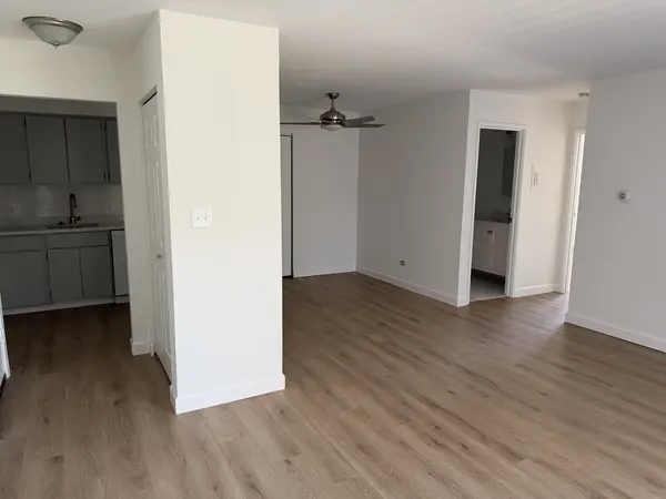 10S472 Echo LN #8, Willowbrook, IL 60527