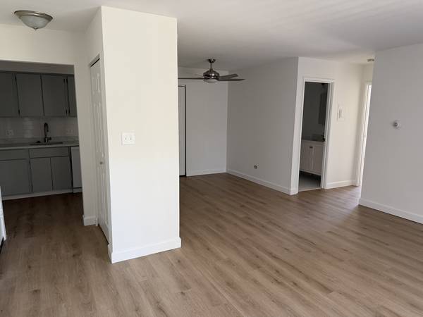 10S472 Echo LN #8, Willowbrook, IL 60527