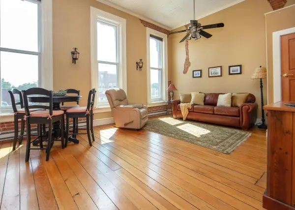 95 E Bremer AVE #2A, Waverly, IA 50677