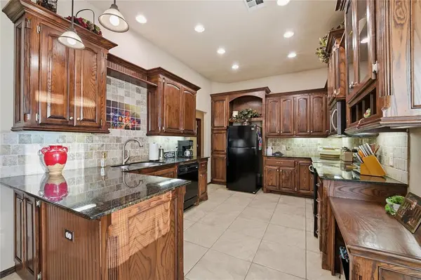 4220 Kensington DR, Moore, OK 73160