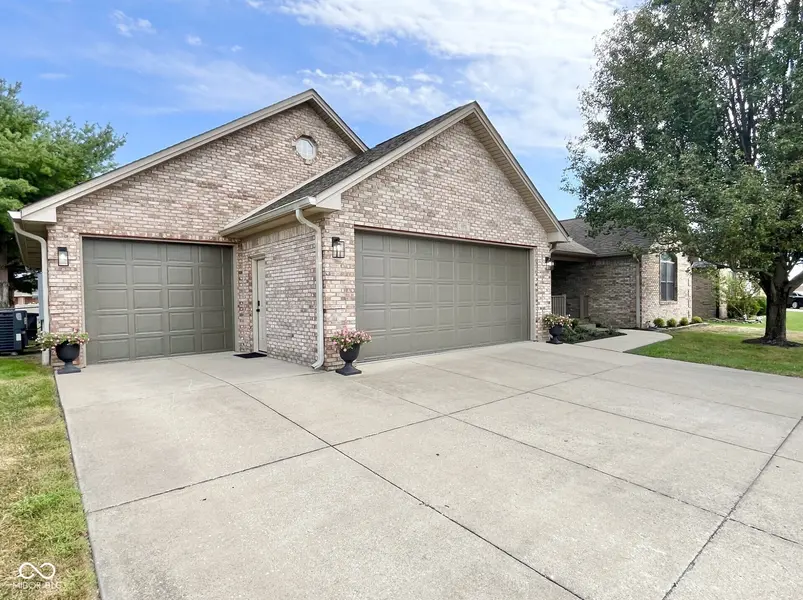 6970 Meredith DR, Seymour, IN 47274