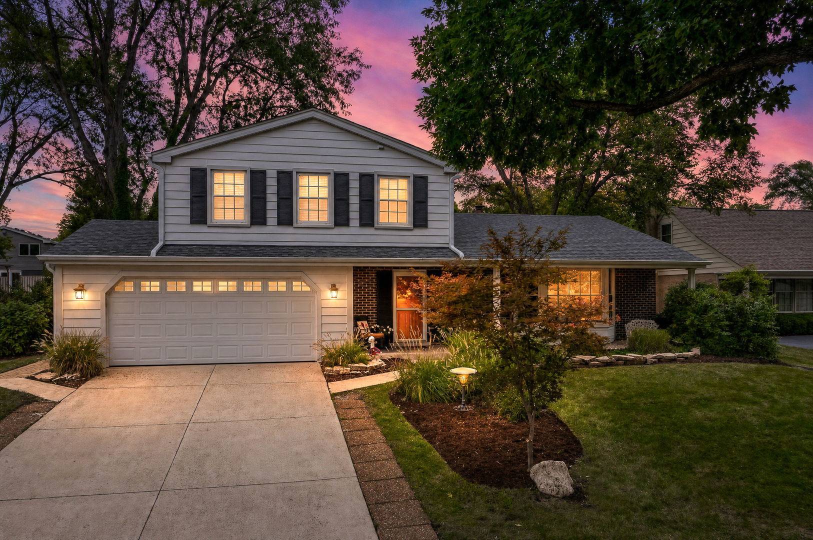 601 Menominee LN, Naperville, IL 60563