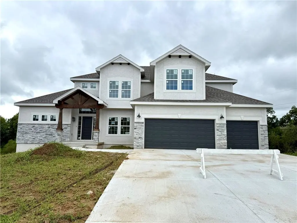 1070 Fir LN, Liberty, MO 64068