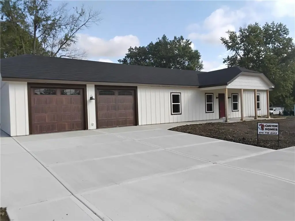 202 W Redwood ST, Archie, MO 64725