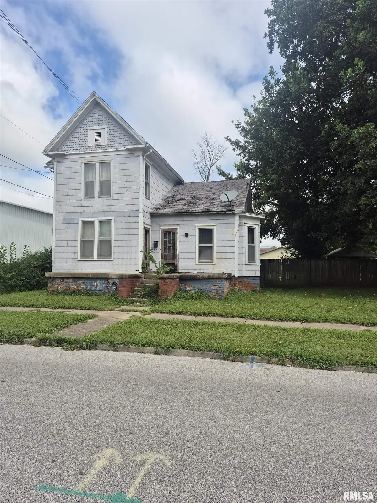 322 E COLLEGE AVE, Jacksonville, IL 62650