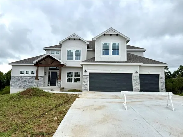 1070 Fir LN, Liberty, MO 64068