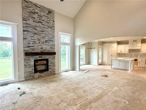 1070 Fir LN, Liberty, MO 64068