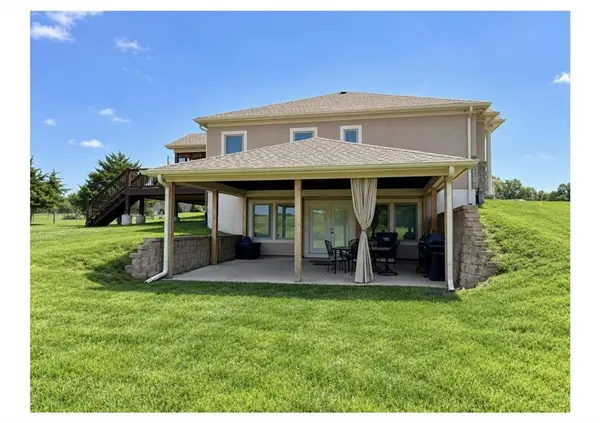 18144 Evans RD, Tonganoxie, KS 66086