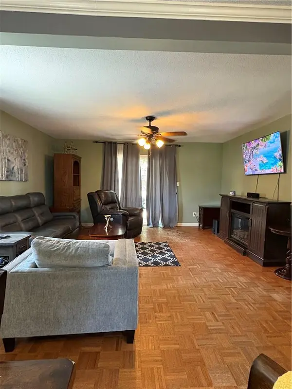 16904 E 35th TER, Independence, MO 64055