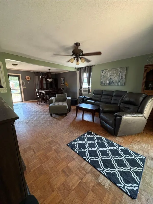 16904 E 35th TER, Independence, MO 64055