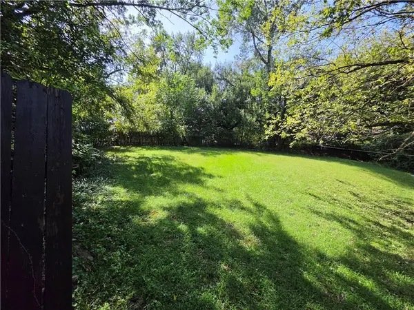 230 Glenwood AVE, Independence, MO 64053