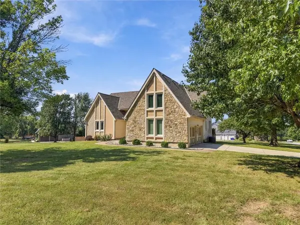 8500 W 148th ST, Overland Park, KS 66223