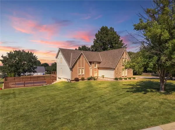 8500 W 148th ST, Overland Park, KS 66223