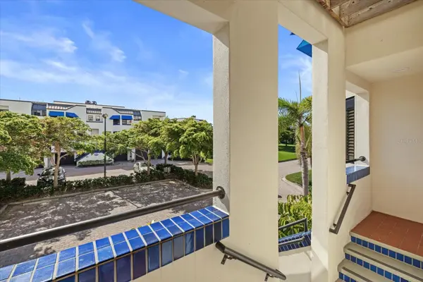 2012 HARBOURSIDE DR #2104, Longboat Key, FL 34228