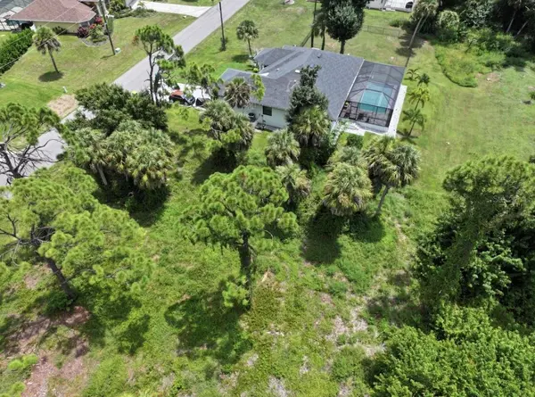 18 PINE VALLEY CT, Rotonda West, FL 33947