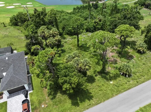 18 PINE VALLEY CT, Rotonda West, FL 33947