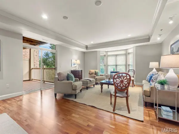 540 North and South #204, University City, MO 63130