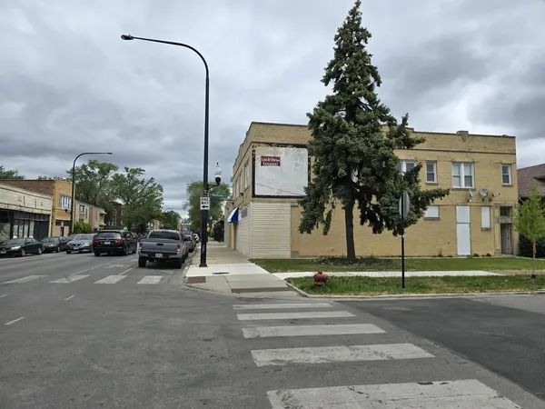 5154 W Wolfram ST, Chicago, IL 60641