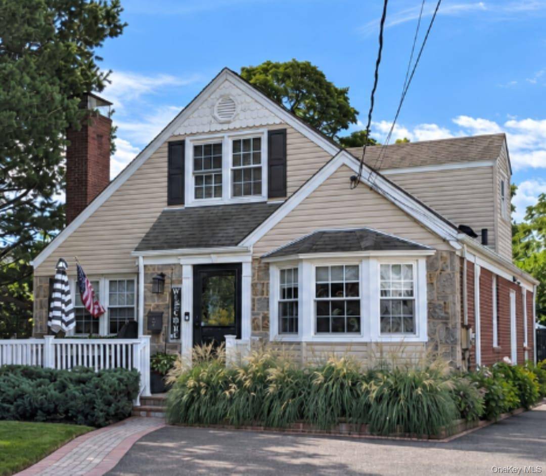 2 Windsor PL, Lynbrook, NY 11563