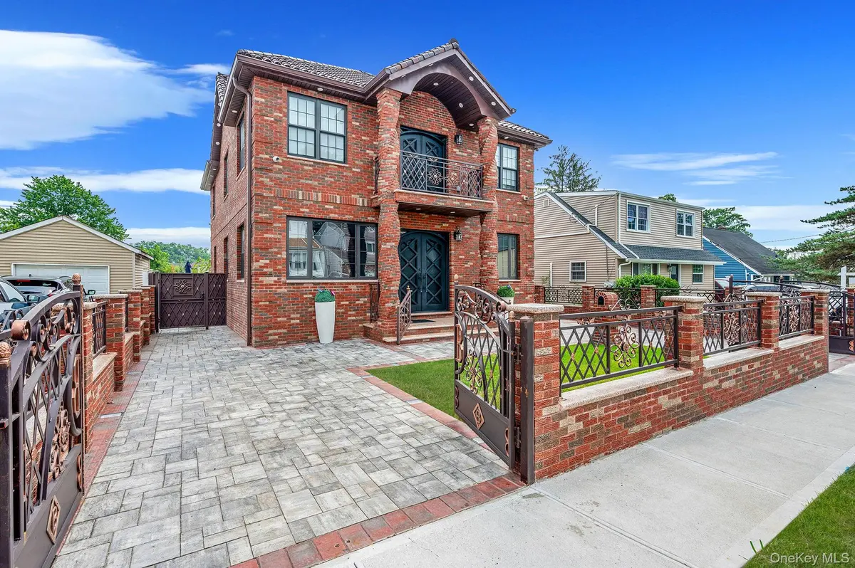 183 Arthur AVE, Floral Park, NY 11001