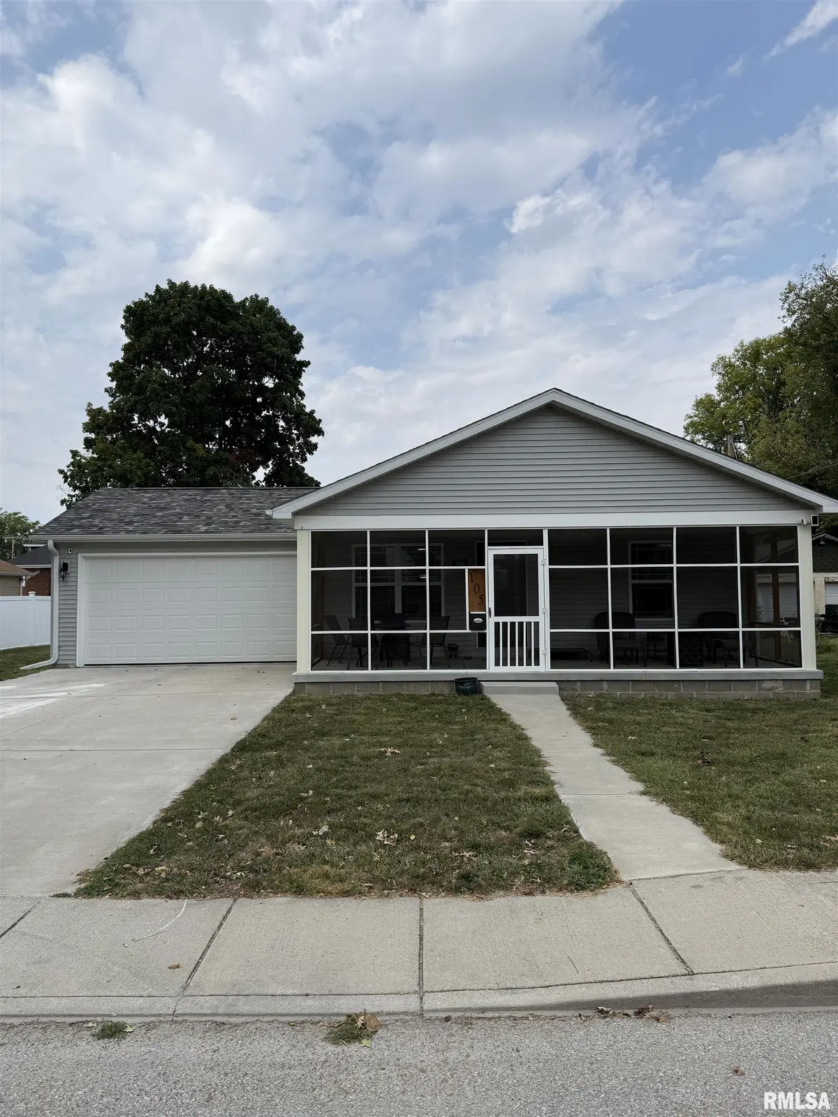 105 S MADISON ST, Taylorville, IL 62568