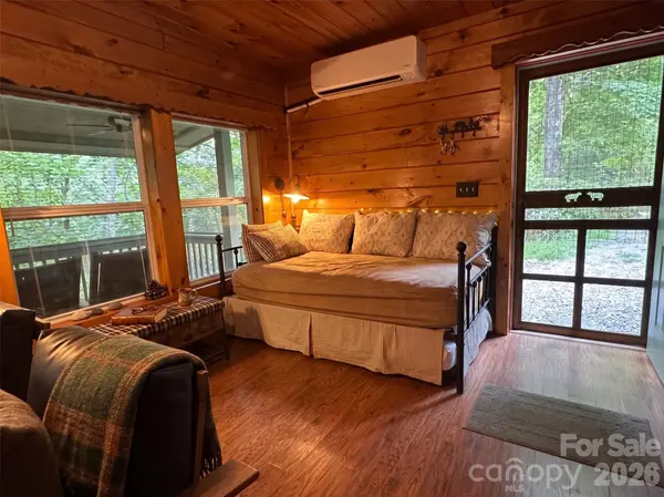 548 Bear Cub DR, Spruce Pine, NC 28777