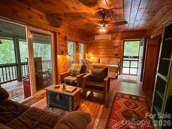 548 Bear Cub DR, Spruce Pine, NC 28777