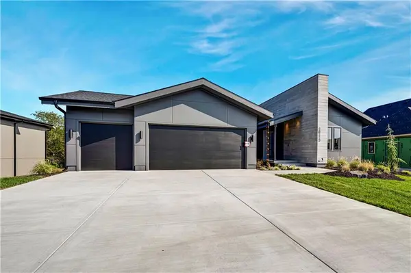 18113 Cody ST, Overland Park, KS 66013