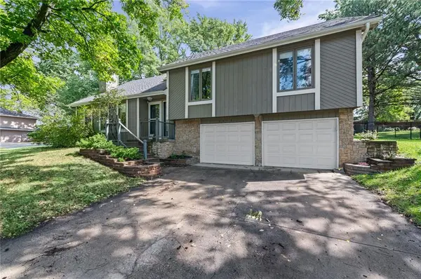 6015 Alden ST, Shawnee, KS 66216