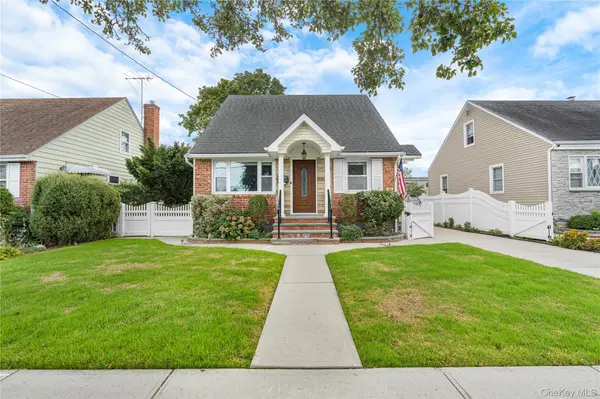 159 Raff AVE, Mineola, NY 11501