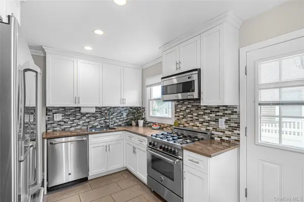 159 Raff AVE, Mineola, NY 11501