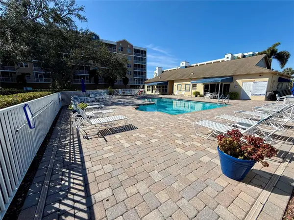 960 STARKEY RD #10501, Largo, FL 33771