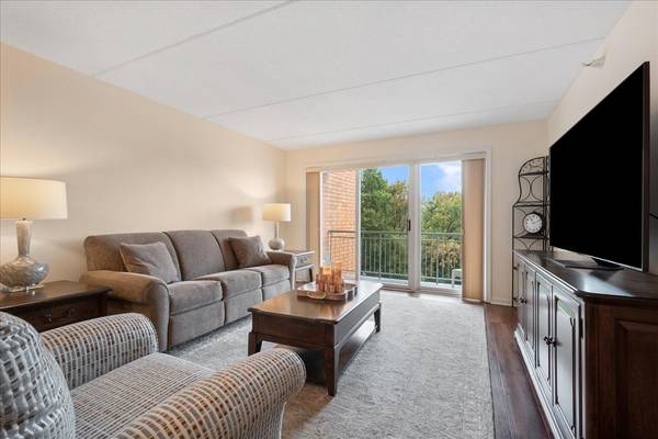 6801 N Milwaukee AVE #402, Niles, IL 60714