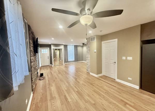 3337 N Orange AVE, Chicago, IL 60634