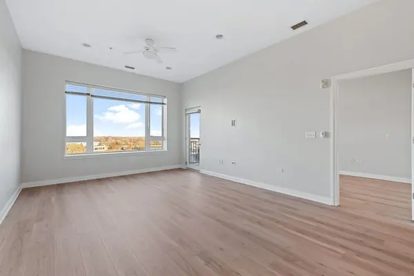 850 Village Center DR #419, Burr Ridge, IL 60527