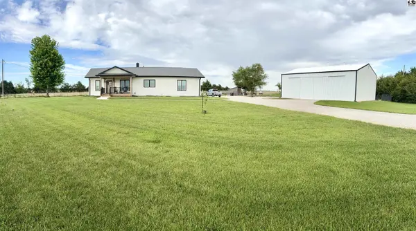 4014 S Herren Rd, Hutchinson, KS 67501