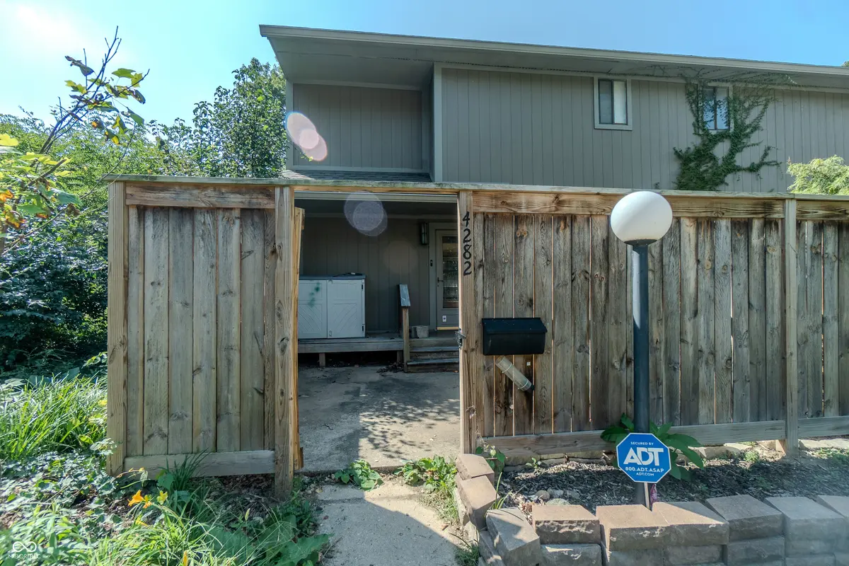 4282 Woodsage TRCE, Indianapolis, IN 46237