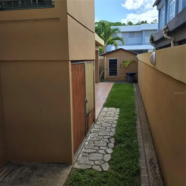 512 CALLE BROMELIA, Carolina, PR 00987