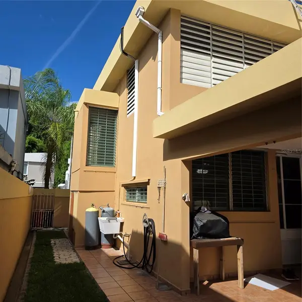 512 CALLE BROMELIA, Carolina, PR 00987