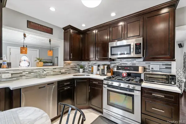 11 Belt ST, North Bellmore, NY 11710