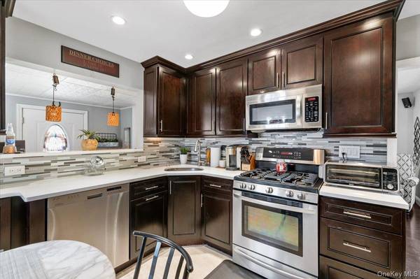 11 Belt ST, North Bellmore, NY 11710
