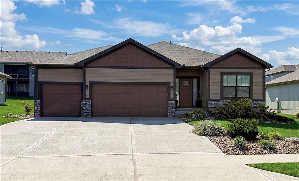 13755 NW 75th ST, Parkville, MO 64152